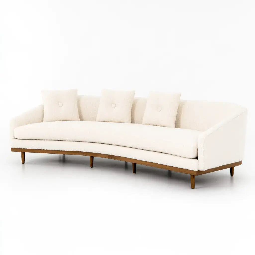 Sofá con respaldo recto y cojines claros - beige